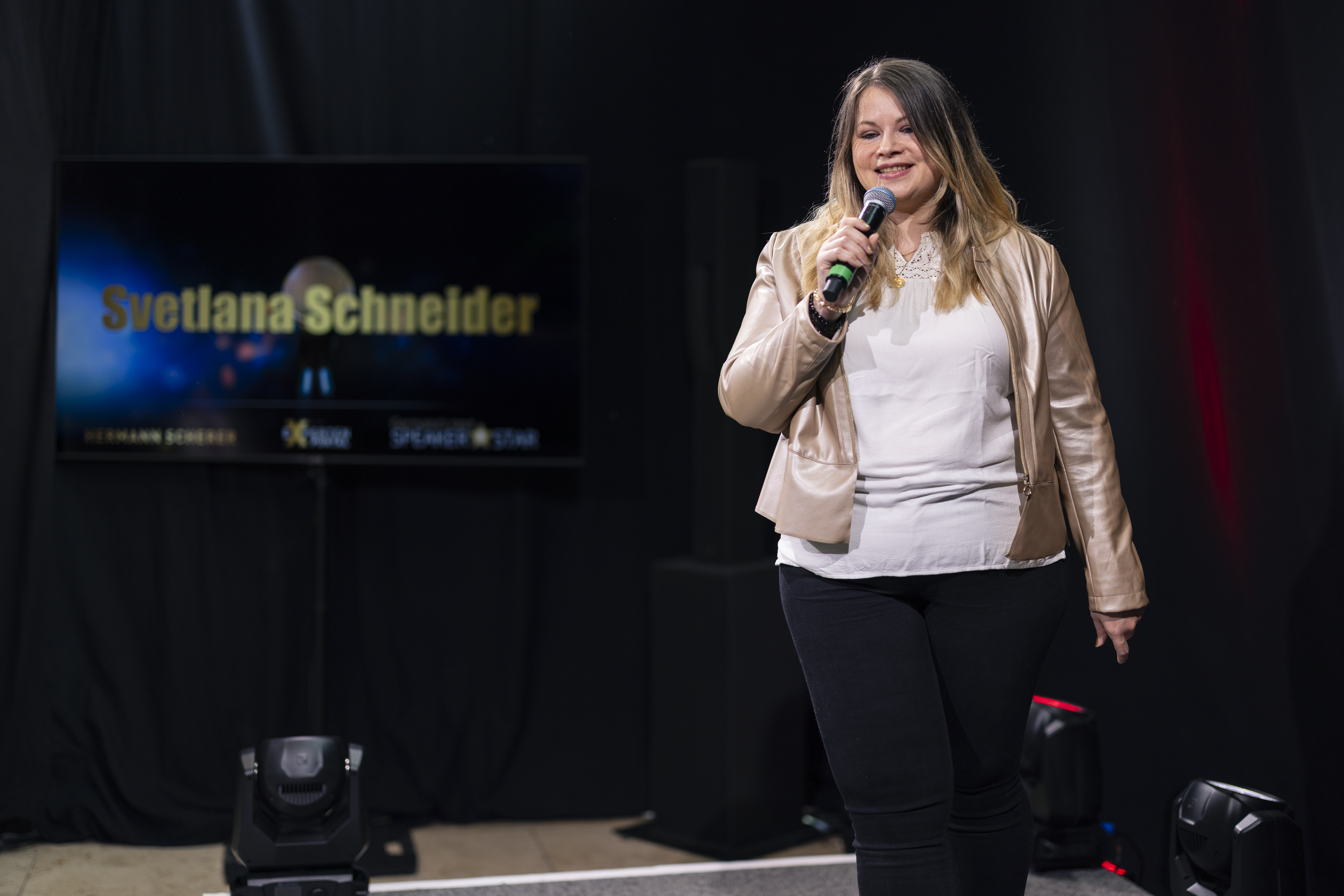 Svetlana Schneider auf der Bühne beim Founder Summit 2025